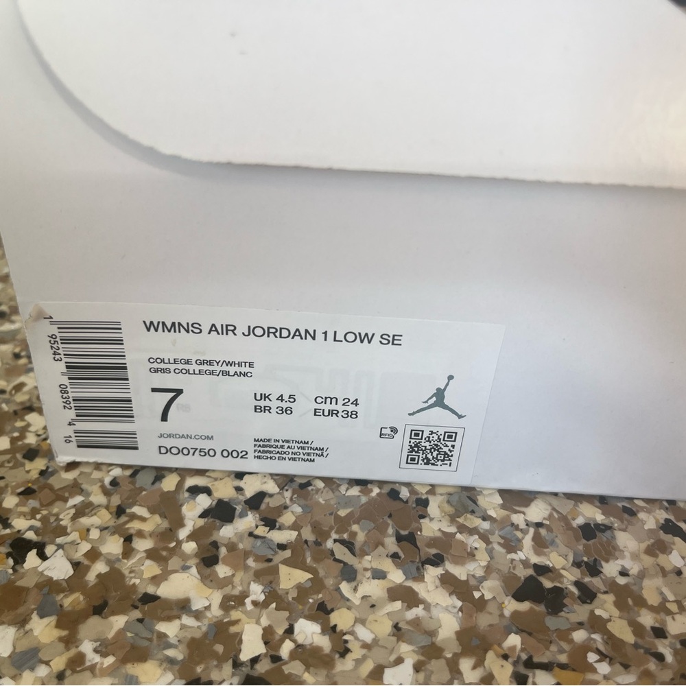 Jordan Women's Air Jordan 1 Low SE - College Grey/White